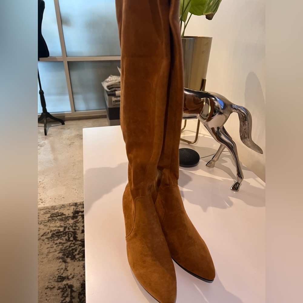 Women’s sz 8 OTK knee high suede-like boots